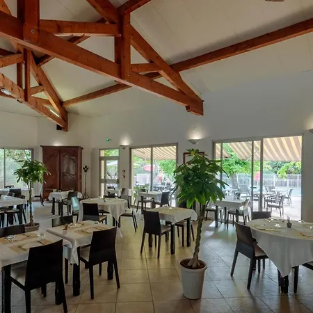 Logis Noemys Pont De L'etoile 3*