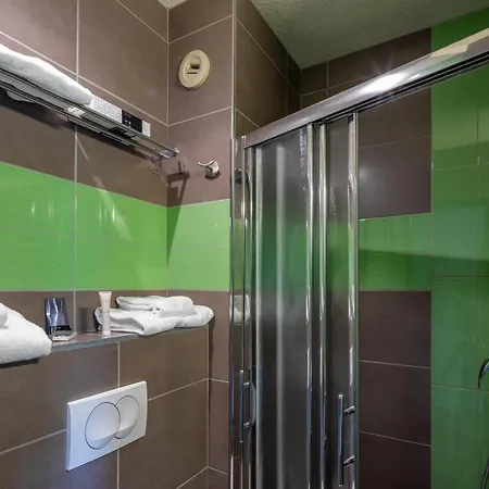 Hotel Logis Noemys Pont De L'etoile Aubagne