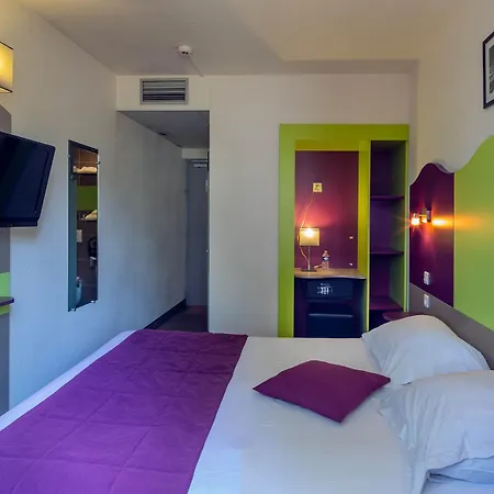 Logis Noemys Pont De L'etoile Hotel 3*