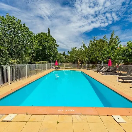 Logis Noemys Pont De L'etoile Hotel 3*
