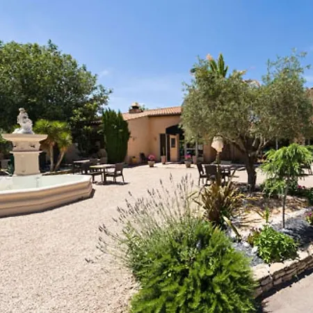 Logis Noemys Pont De L'etoile Hotel